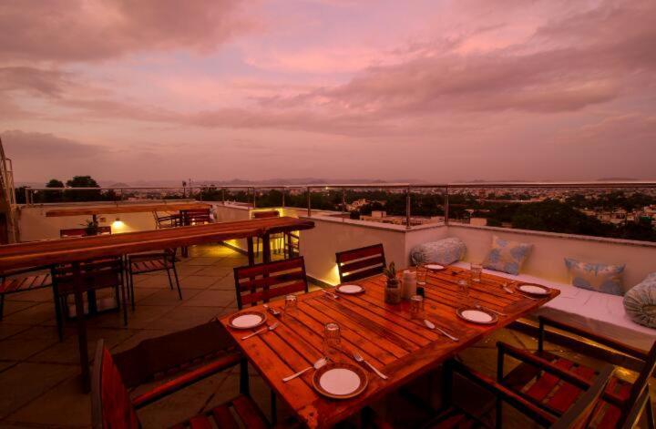 Hotel Wonder Cliff Udaipur Buitenkant foto